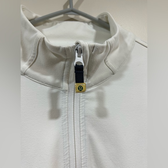 LuLuLeMon- Running Jacket - Picture 2 of 6